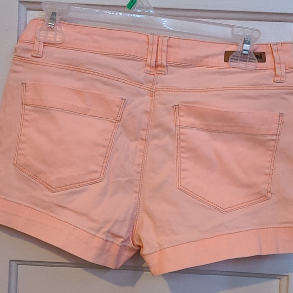 Lei Tatum High Rise short - Picture 2 of 4